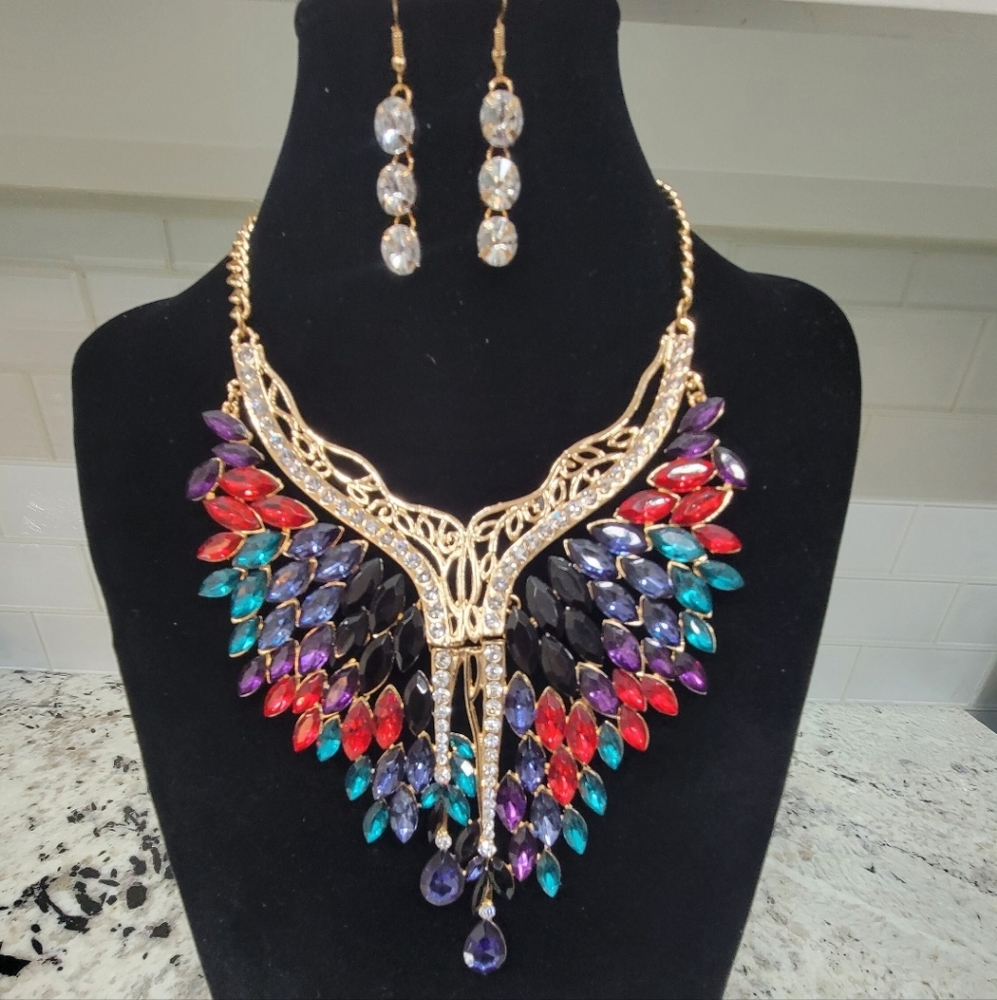 Multicolored Crystal Gemstone Faceted Goldplated Bib Style Statement Necklace
